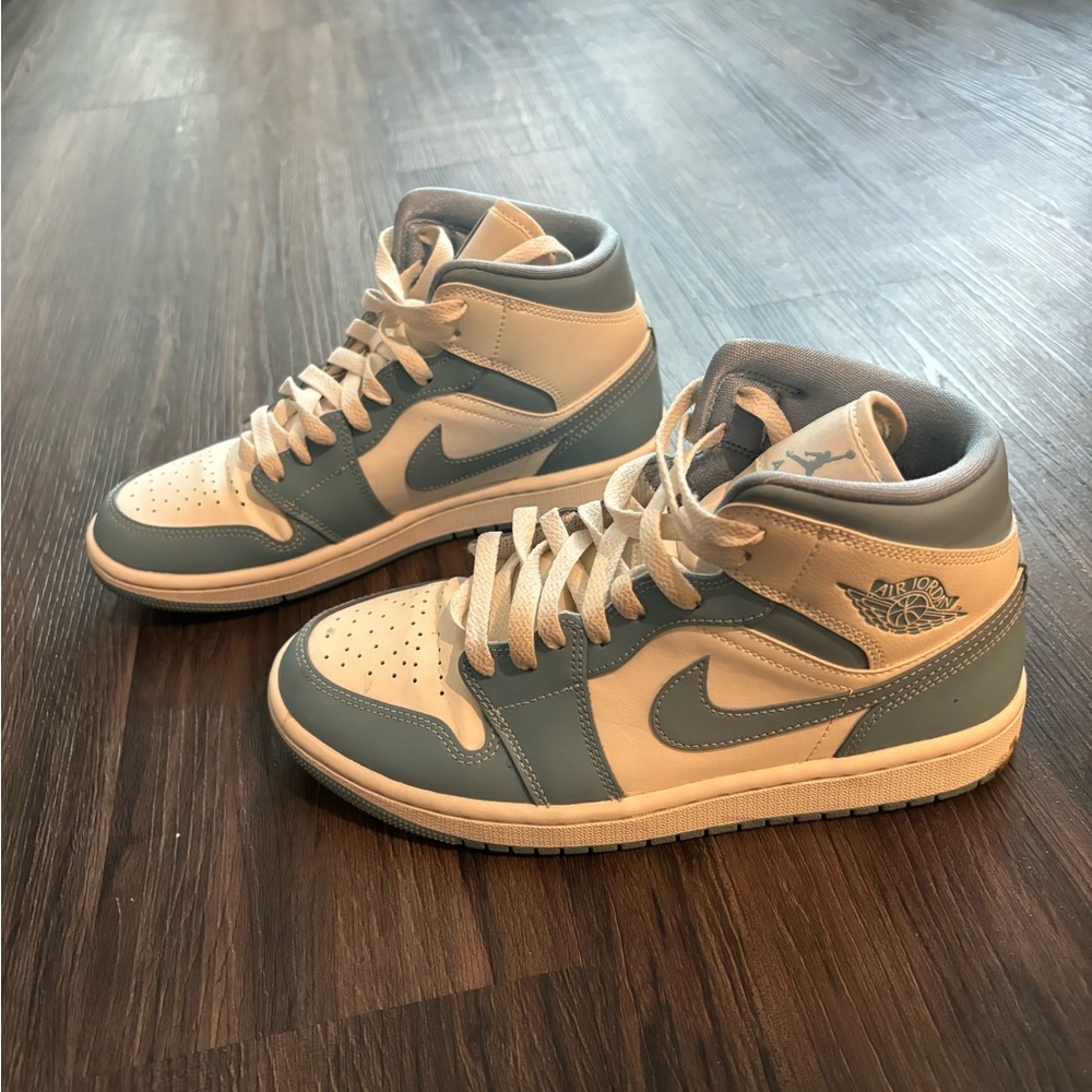Worn only 2x New Nike blue and white women size 8